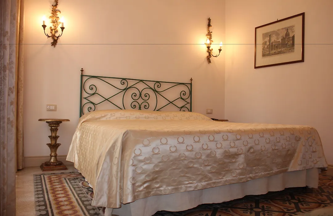 Rome Charming Suites-1